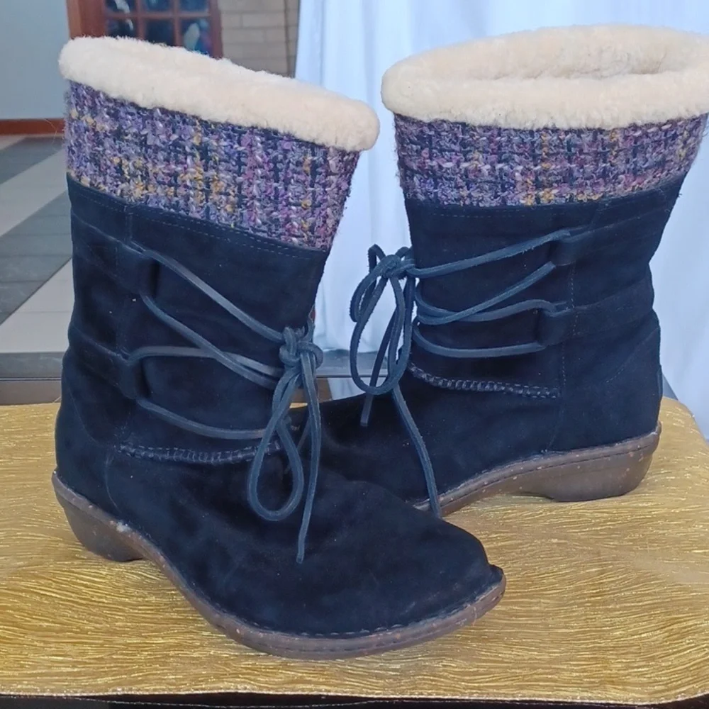 UGG Tanasa Boot Australia Insulated Winter Boots 8, Leather With Sheepskin Liner